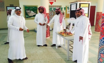 ثانوية ومتوسطة  “الوسعة” تستقبل طلابها في  أول يوم دراسي بالحلوى