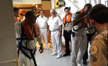 حرس الحدود يخلي راكبة فرنسية تعرضت ساقها للكسر على متن سفينة سياحية إيطالية في البحر الأحمر