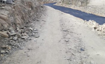 مواطن بجازان يسفلت طريقاً بكلفة 29 ألفاً.. أين ذهبت ميزانية الـ14مليوناً؟