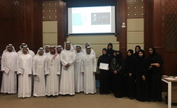 رباب المعبي تنقل التفكير الإيجابي وتكشف عن القدرات الكامنة لـ40 مشاركا في دائرة القضاء الإماراتية