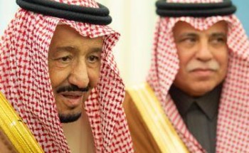 بالصور.. خادم الحرمين يستقبل كبار مسؤولي وزارة التجارة ورؤساء الغرف التجارية ورجال أعمال