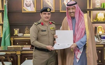 بالصور.. أمير الباحة يكرم عدداً من ضباط وأفراد الشرطة لكشفهم عن لغز قضايا أمنية مهمة