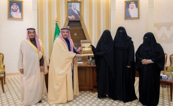 أمير القصيم يكرم الجندي أول “بشاير الرشيدي” لتميزها في أداء عملها