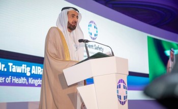 وزير الصحة يعلن إطلاق تطبيق الاستشارات الطبية للتواصل المرئي