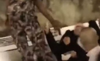 مصورة مقطع “الجندي الذي رفض مكافأة مالية من حاجة”: صورته بعفوية ولم أتوقع له هذا الانتشار