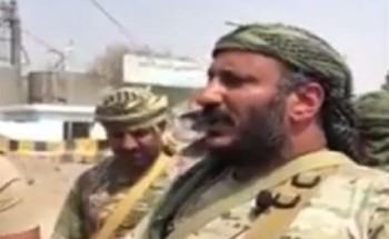 شاهد.. العميد طارق صالح يظهر وسط مدينة الحديدة.. ويشارك في معارك التحرير