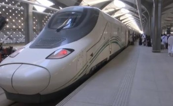 شاهد.. حجاج يُسافرون بالقطار السريع من المدينة إلى مكة لأول مرّة يروون التجربة