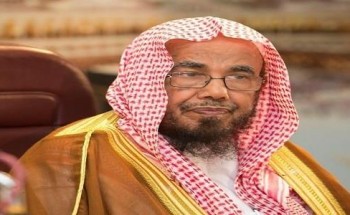 رد طريف من الشيخ المطلق على متصل تستقبله زوجته من العمل بـ”المناديل المعطرة” و”القبلات”