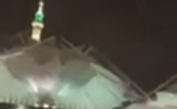 ختمة القرآن في المسجد النبوي تحت الأمطار الغزيرة (فيديو)