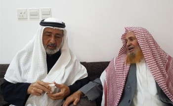 شاهد.. معلم أردني يزور قرية سعودية كان يدّرس بها قبل 50 عاماً ويلتقي بطلابه القدامى