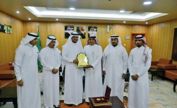 جستر جازان تمنح مدير تعليم صبيا العضوية الشرفية