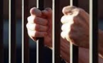 السجن والجلد لمقيم يمني عمل في مطعم شهير لمدة عام بهوية مواطن مفقودة