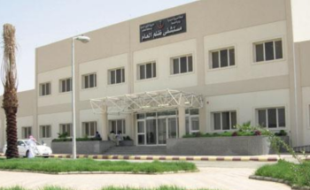 فريق طبي ينقذ حياة سائق شاحنة أصيب بعد تساقط أجزاء من حمولتها على رأسه بظلم