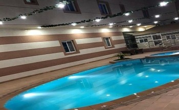 ممرضة تلقي بنفسها داخل مسبح لإنقاذ طفل من الغرق في حائل