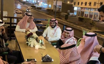 محافظ خميس مشيط يقوم بزيارة ” لكوفي ملعقة “