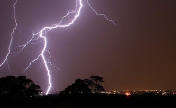 صاعقة رعدية تقتل شقيقين أثناء هطول الأمطار في وادي المرير بخليص