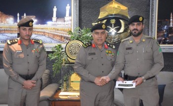 مدير شرطة منطقة مكة يكرم عددا من رجال المرور(صور)