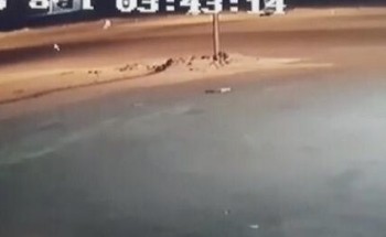 بالفيديو.. كاميرا محطة وقود بالقريات ترصد كائناً غريباً يسير بالقرب منها وكأنه شبح