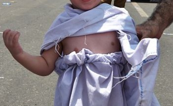 شاهد..الأطفال يجذبون عدسات الكاميرات في رحلة حجهم