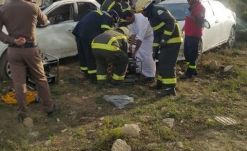 لَقِيَ شخصين مصرعهم ، وأصيب 4 آخرون بإصابات صُنّفت بالبسيطه لحادث انقلاب شاحنة استنفر على اثرها فرق الهلال الاحمر والدفاع المدني والمرور