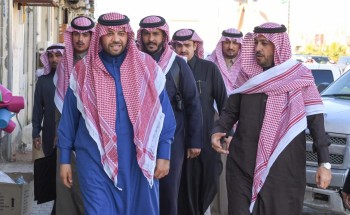 الأمير فيصل بن خالد بن سلطان يتفقد ميدانيًا أحياء وشوارع محافظة العويقيلة