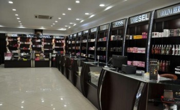 وزير العمل يصدر قراراً بتوطين منافذ البيع في محلات العطور والبخور والأقمشة