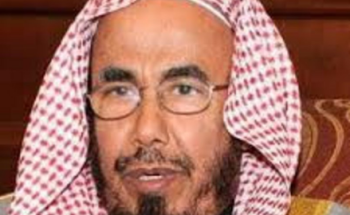 “المطلق” ناصحاً أحد المتصلين: هناك شيخ اسمه “غوغل” ما يستغني عنه أحد (فيديو)