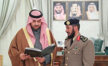 أمير منطقة الحدود الشمالية يتسلم التقرير السنوي للدفاع المدني بالمنطقة