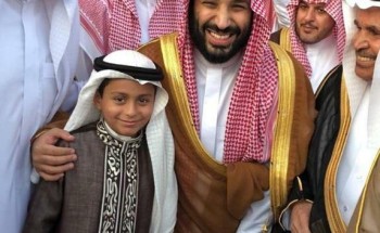 بالفيديو والصور.. ولي العهد يزور منزل أحد المواطنين في القصيم