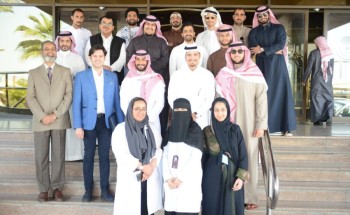 طلاب جامعة الأمير محمد بن فهد بالدمام يزورون مرضى السرطان “