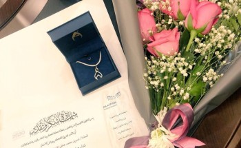 تعليم مكة يكرم الطالبتين دانا المصري ونسوين المتعاني لحصولهما على المركز الأول في تصفيات منافسات اختبار أولمبياد اللغة العربية