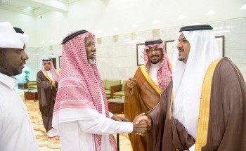 بالصور.. أمير الرياض بالنيابة يستقبل مواطنين تنازلوا عن قاتل أخيهم استجابةً لشفاعة ولي العهد