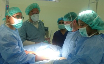 جراحه عاجلة ودقيقة للحفاظ على أمعاء خديج بولادة نجران