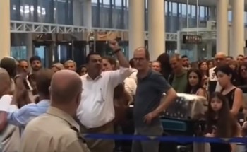 بالفيديو.. مسافر غاضب بمطار بيروت: “والله.. لازم يحكمكم محمد بن سلمان ليقطع فسادكم”