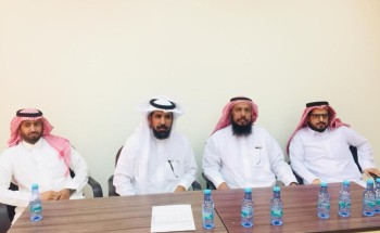 مدير مكتب التعليم بالحائط يعقد اجتماعا بقادة المدارس