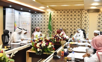 بلدي القفل يناقش مشاريع المركز ويلتقي مدير المياه ويستمع لاحتياج الأهالي