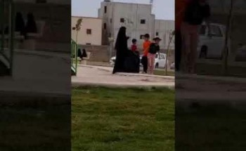 تكريم فتاة بادرت بتنظيف حديقة عامة في خميس مشيط بمشاركة أطفال (فيديو وصور)