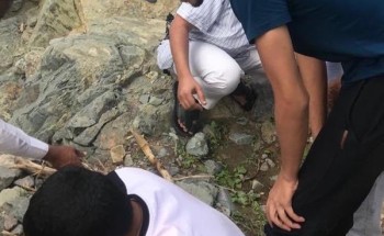 أحد منسوبي الدفاع المدني بالمدينة ينقذ شخصين من الغرق خارج وقت دوامه (صور)