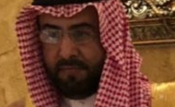 جبل عويرض هيكل حديدي يجعله محط انظار السياح