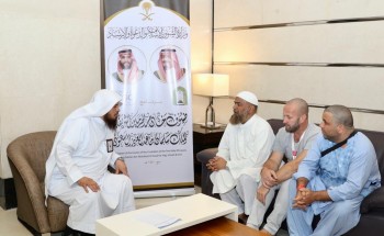 مدير الشؤون الإسلامية بالمدينة المنورة يلتقي ضيوف خادم الحرمين الشريفين للحج من أسر وذوي شهداء نيوزلاندا