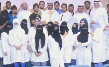 كلية التمريض بأم القرى تتنزع درع التميز والابداع لأسبوع الخدمات النور بجدارة