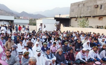 رئيس مركز عمود يتقدم المصلين في صلاة عيد المبارك 1440هـ