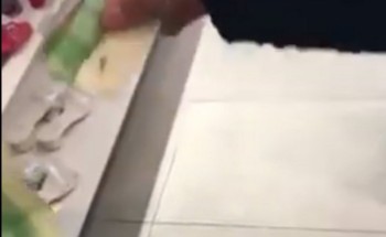 مكافأة “ريال” من مدير لبناني لعاملتين سعوديتين بشركة ملابس