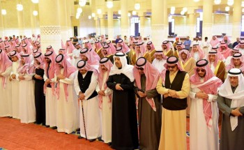 أمير منطقة الرياض يؤدي الصلاة على الأميرة جهير بنت سعود بن عبدالعزيز «رحمها الله»