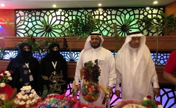 بالصور..تكريم حجاج مصر بالهدايا والتمور في حفل بهيج