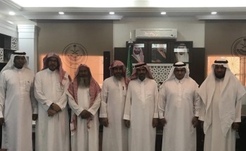 محافظ العلا المكلف يستقبل منسوبي جمعية الأسرة في مكتبه