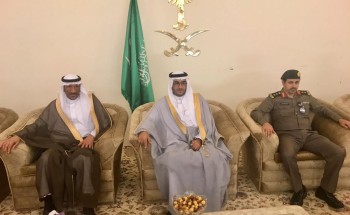 محافظ العلا الأستاذ فيصل المطيري يؤدي صلاة العيد مع أهالي المحافظة ويستقبل المهنئين بالعيد