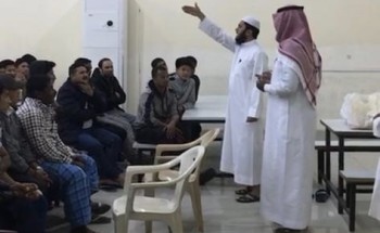 مكالمة هاتفية تقود داعية لتجمع عمالي وتسهم في إشهار 86 نيباليا إسلامهم في الرياض