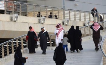 منها “عدم إطالة النظر لأكثر من 5 ثوانٍ”.. تعرف على أبرز معايير “الذوق العام”