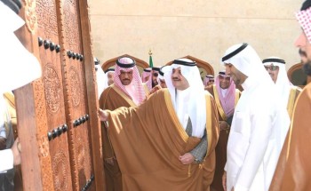رئيس مجموعة التراث بالقطيف يكشف قصة “الباب” المُهدى لأمير الشرقية